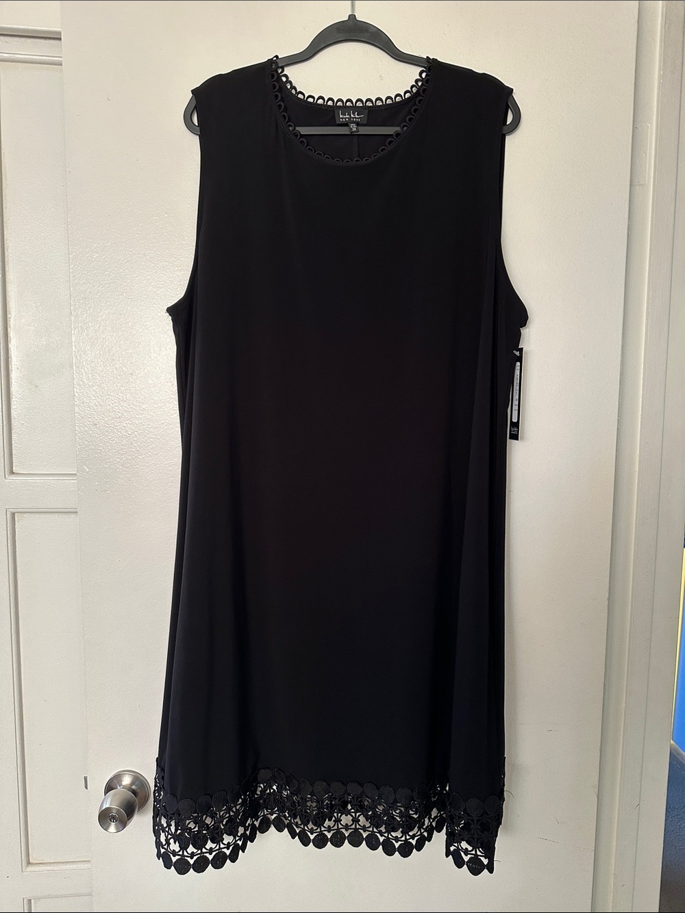 Nicole Miller Black Sleeveless Shift Dress with Crochet Hem 3X
